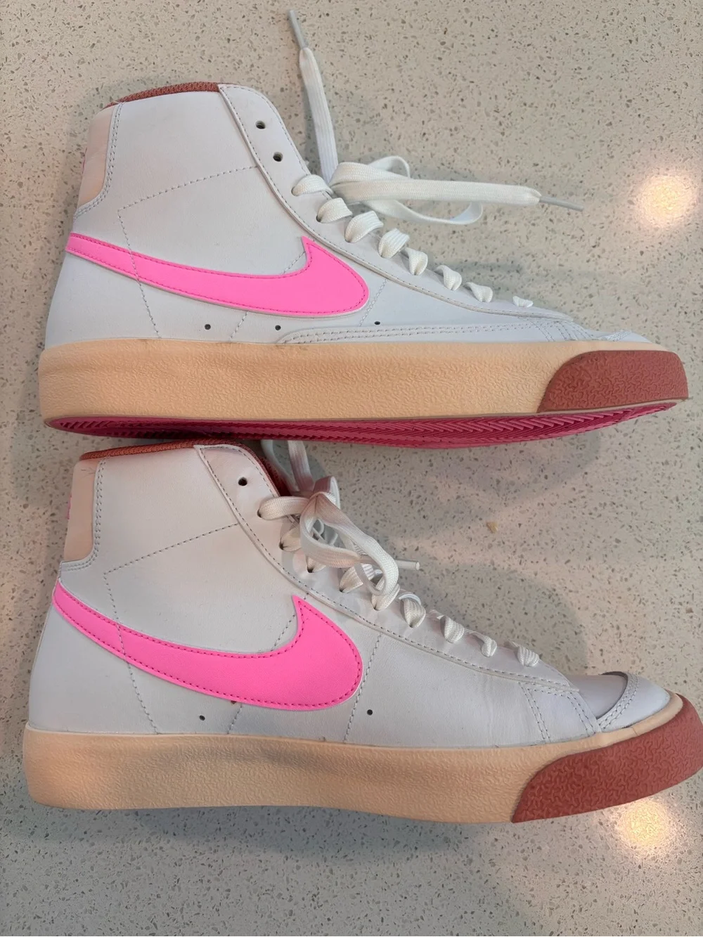 NEVER WORN Nike Blazer Mid ‘77 Guava Pink